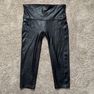 SPANX Women’s Black Faux Leather Cropped Leggings Size Unknown (Medium?)